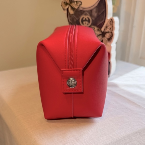 New in Box Givenchy Women's Cosmetic Bag Great Gift! - Picture 4 of 9